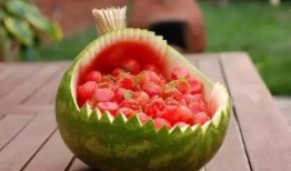 大雄的吃瓜日记玫瑰刺身,玫瑰刺身的奇幻之旅