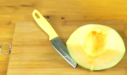 怎么描写吃哈密瓜,哈密瓜的甜蜜诱惑