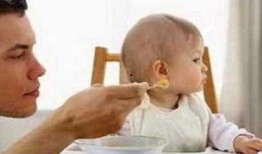 宝宝吃瓜好得劲