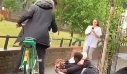 吃瓜群众手机摄影