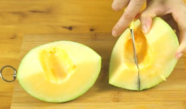 怎么描写吃哈密瓜,哈密瓜的甜蜜诱惑