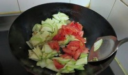 西红柿角瓜鸡蛋怎么吃,家常营养早餐新选择