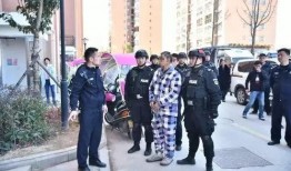 交警执法吃瓜,吃瓜群众围观一幕幕温馨瞬间