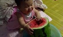 童瓜哭着吃瓜,一场关于成长与感悟的哭泣之旅