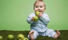 宝宝吃瓜好得劲