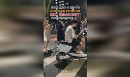 吃瓜群众手机摄影