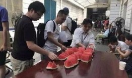 温暖吃瓜群众图片高清,温暖吃瓜群众的温馨瞬间